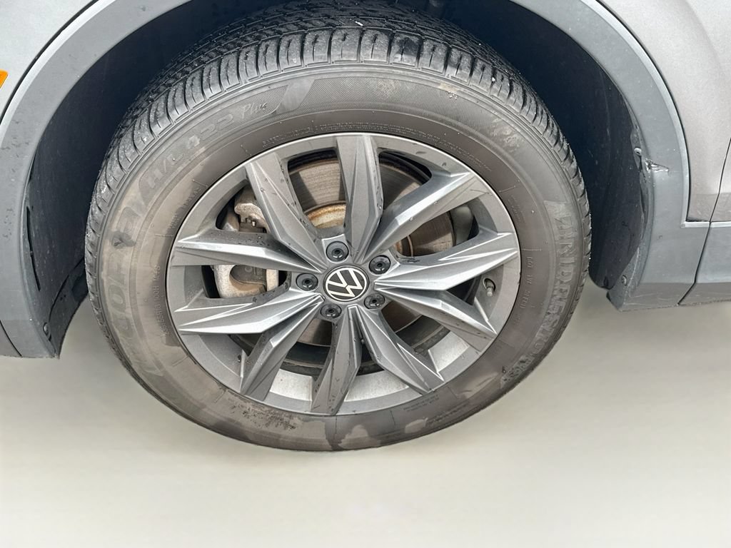 Used 2022 Volkswagen Tiguan SE AWD/4WD image 32