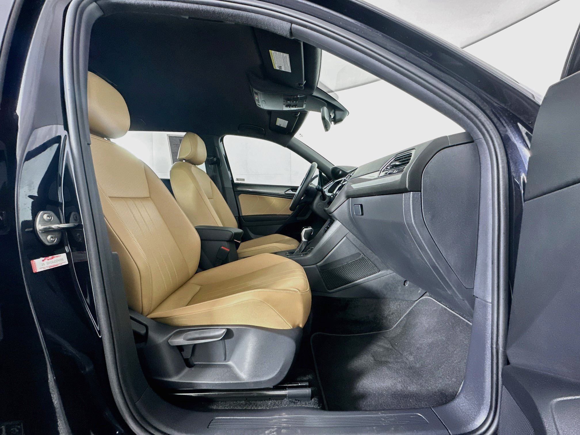 Used 2023 Volkswagen Tiguan SE FWD image 32