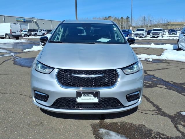 Used 2024 Chrysler Pacifica Touring-L FWD image 8
