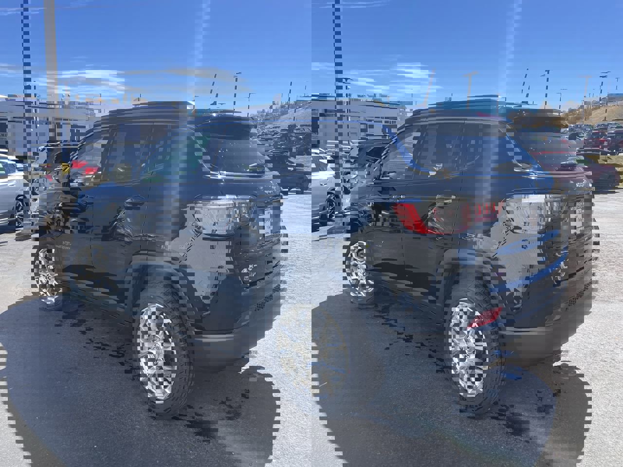 Used 2022 Jeep Compass Latitude AWD/4WD image 5