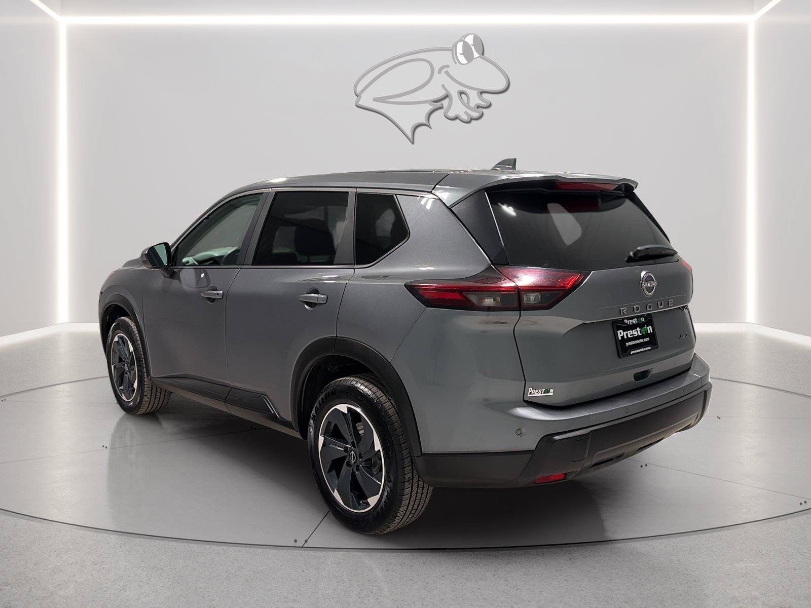Used 2025 Nissan Rogue SV AWD/4WD image 3