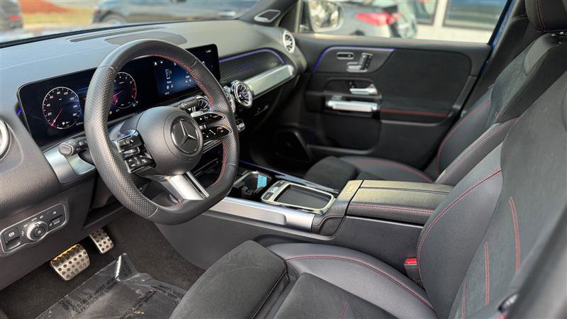 Used 2024 Mercedes-Benz GLB 250 image 9