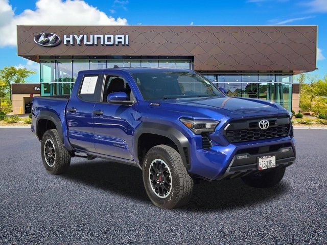 Used 2025 Toyota Tacoma TRD Off-Road AWD/4WD image 2