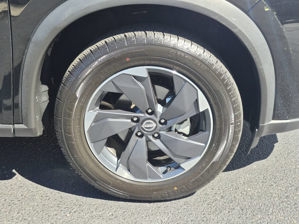 Used 2025 Nissan Rogue SV AWD/4WD image 18