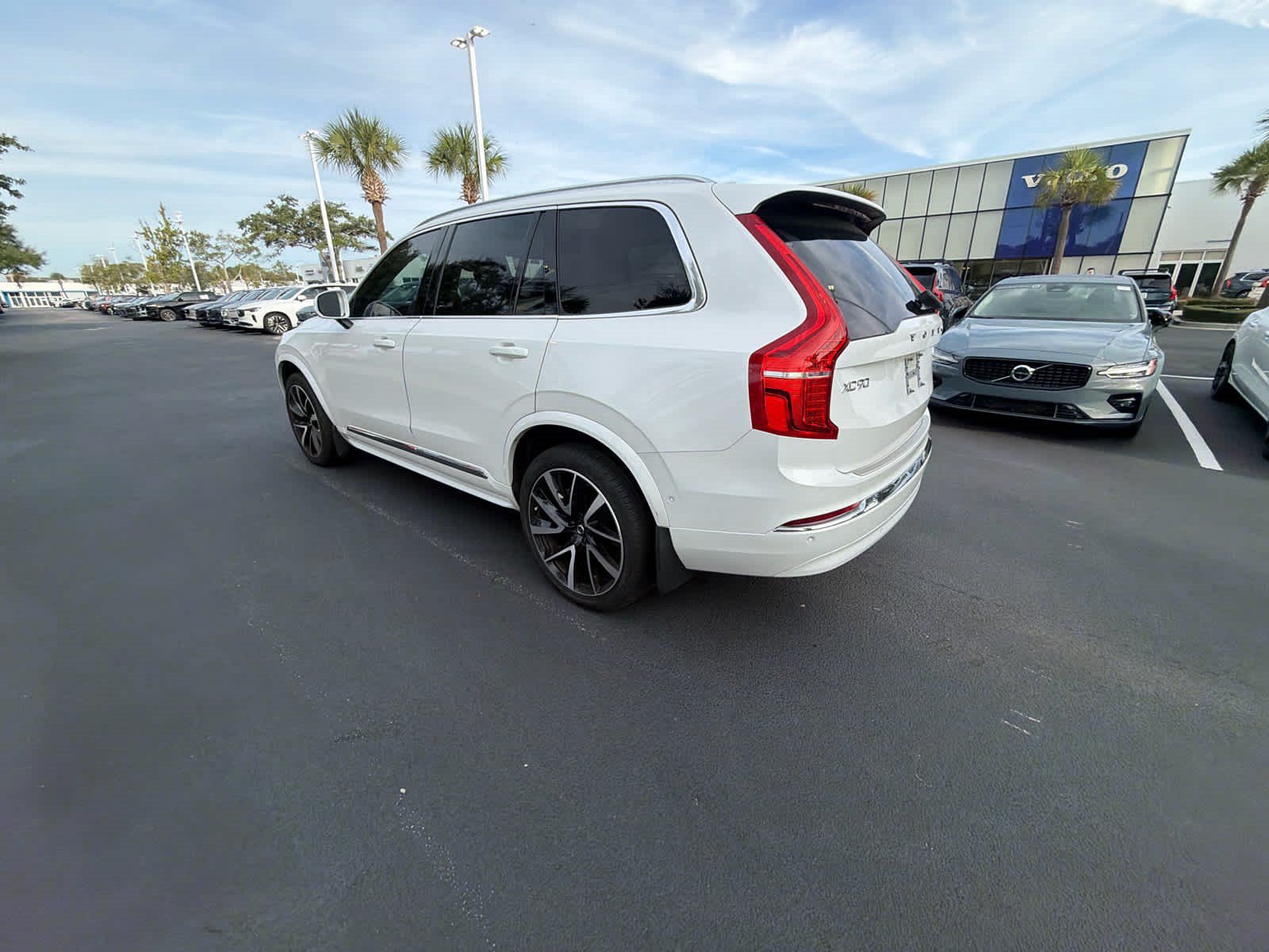 Certified 2023 Volvo XC90 B6 Plus w/ Protection Package Premier AWD/4WD image 14