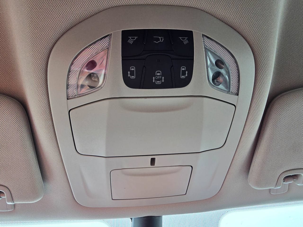 Used 2024 Chrysler Pacifica Limited FWD image 25