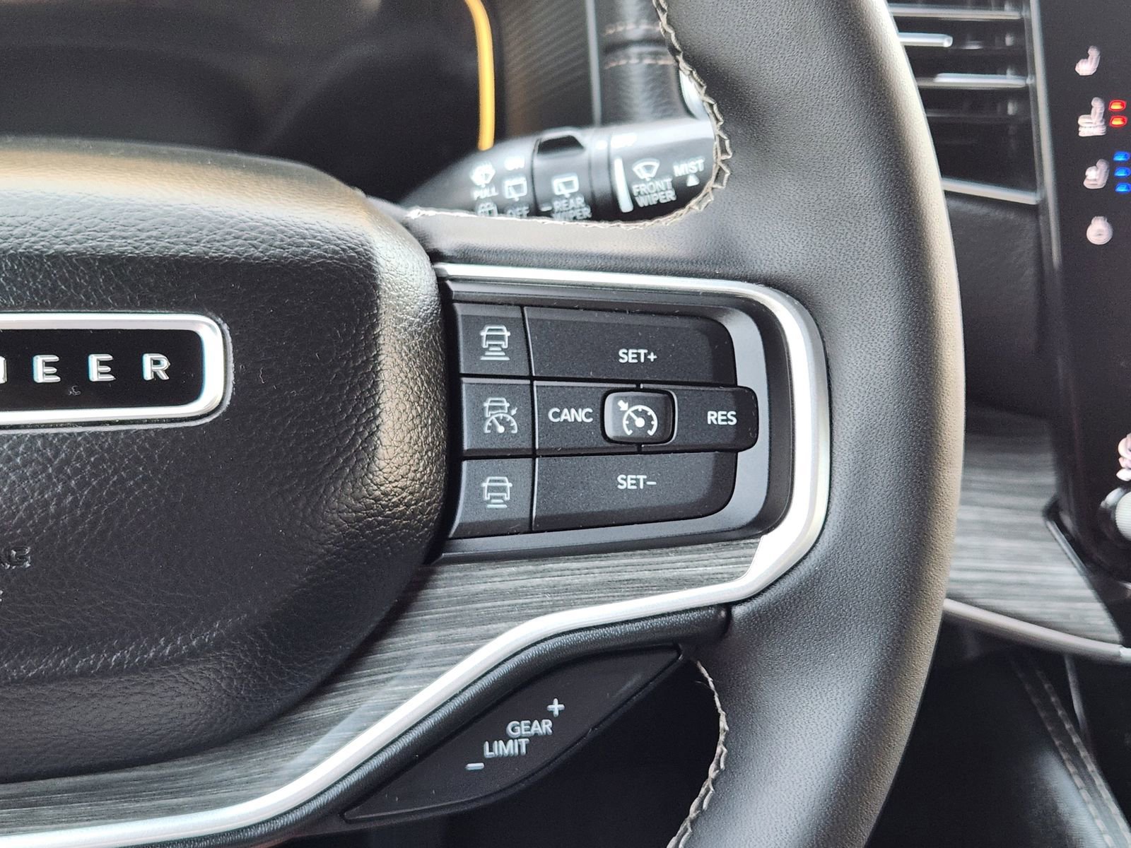 Used 2024 Jeep Wagoneer Series II image 32