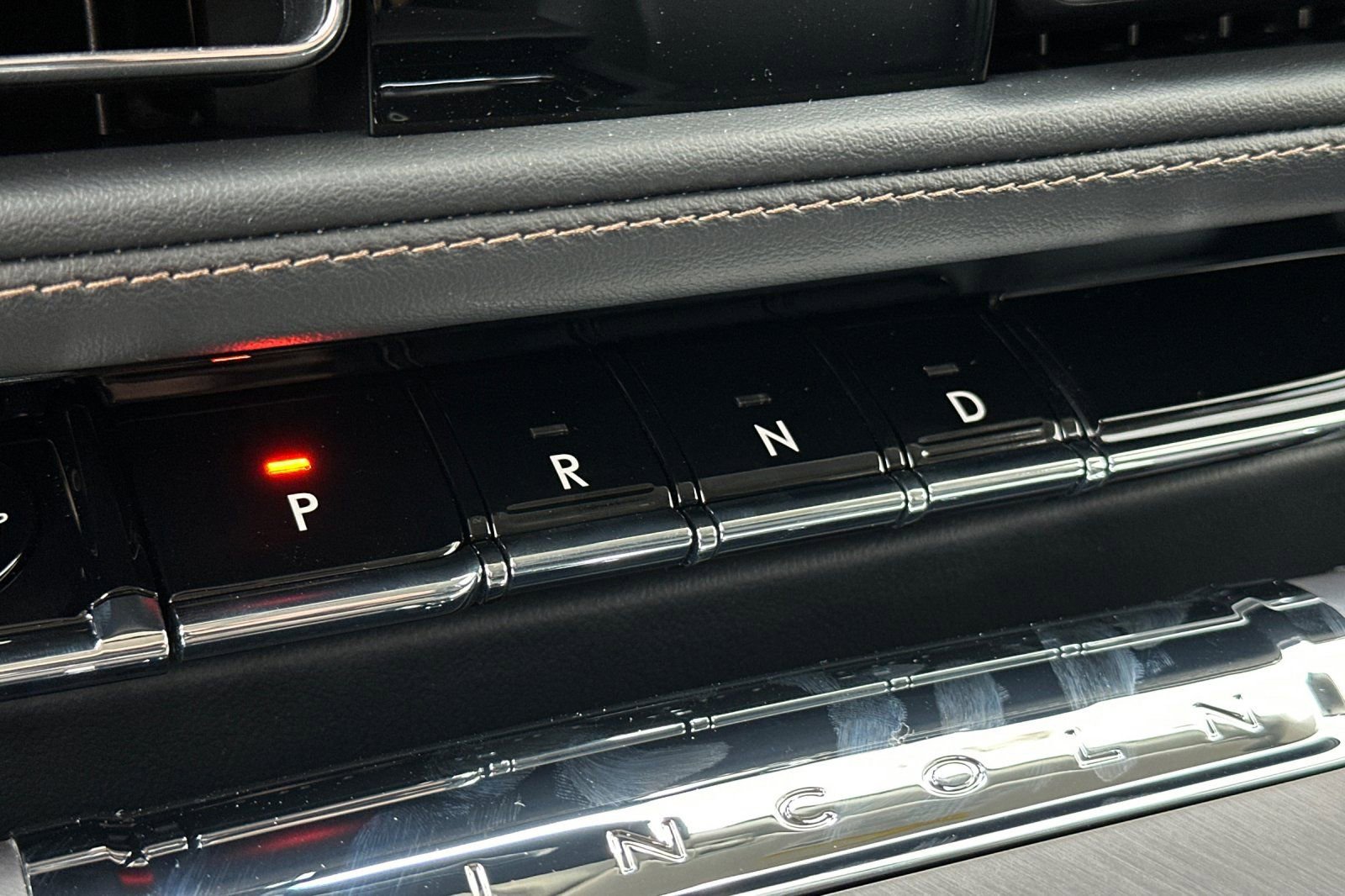 New 2026 Lincoln Aviator 2WD w/ Jet Appearance Package image 22