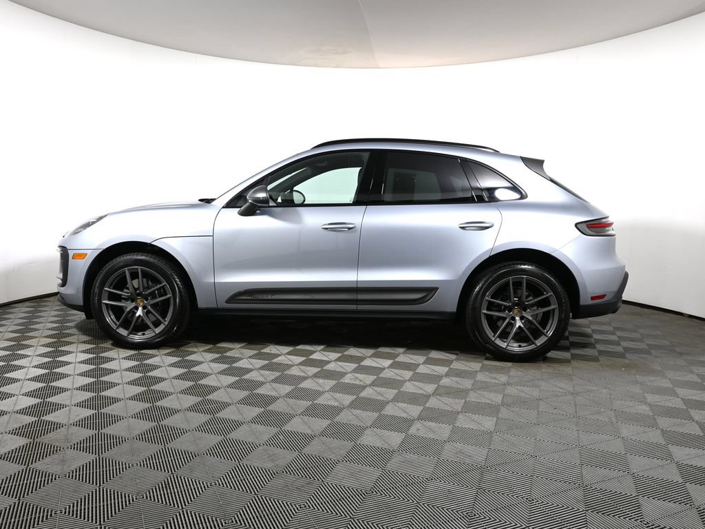 Used 2025 Porsche Macan Turbo AWD/4WD image 2