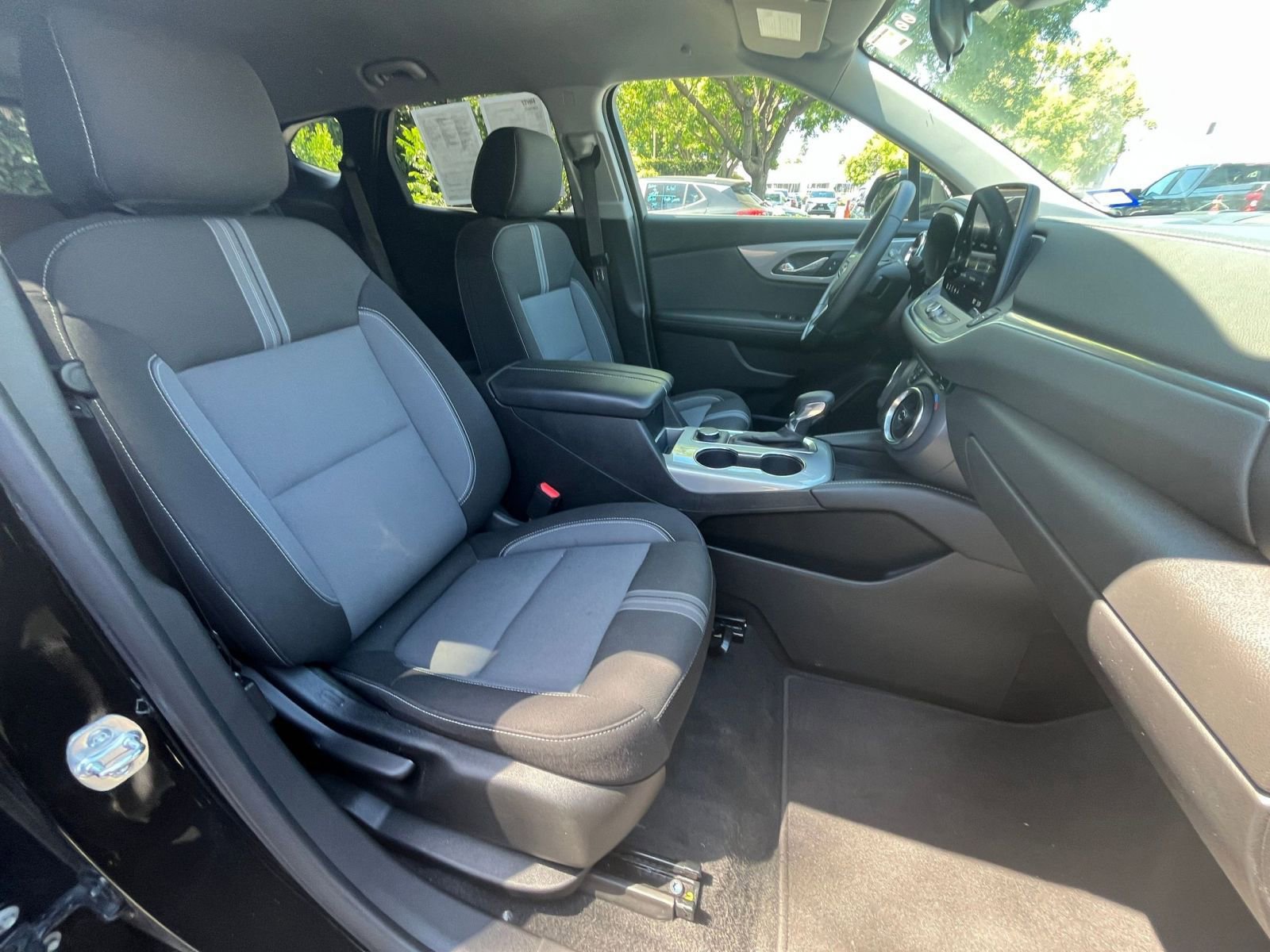 Used 2025 Chevrolet Blazer LT FWD image 37