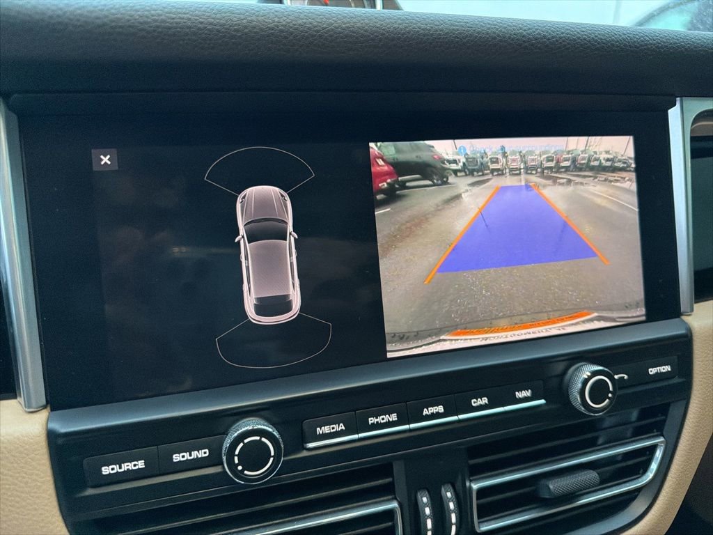 Used 2020 Porsche Macan Base image 18