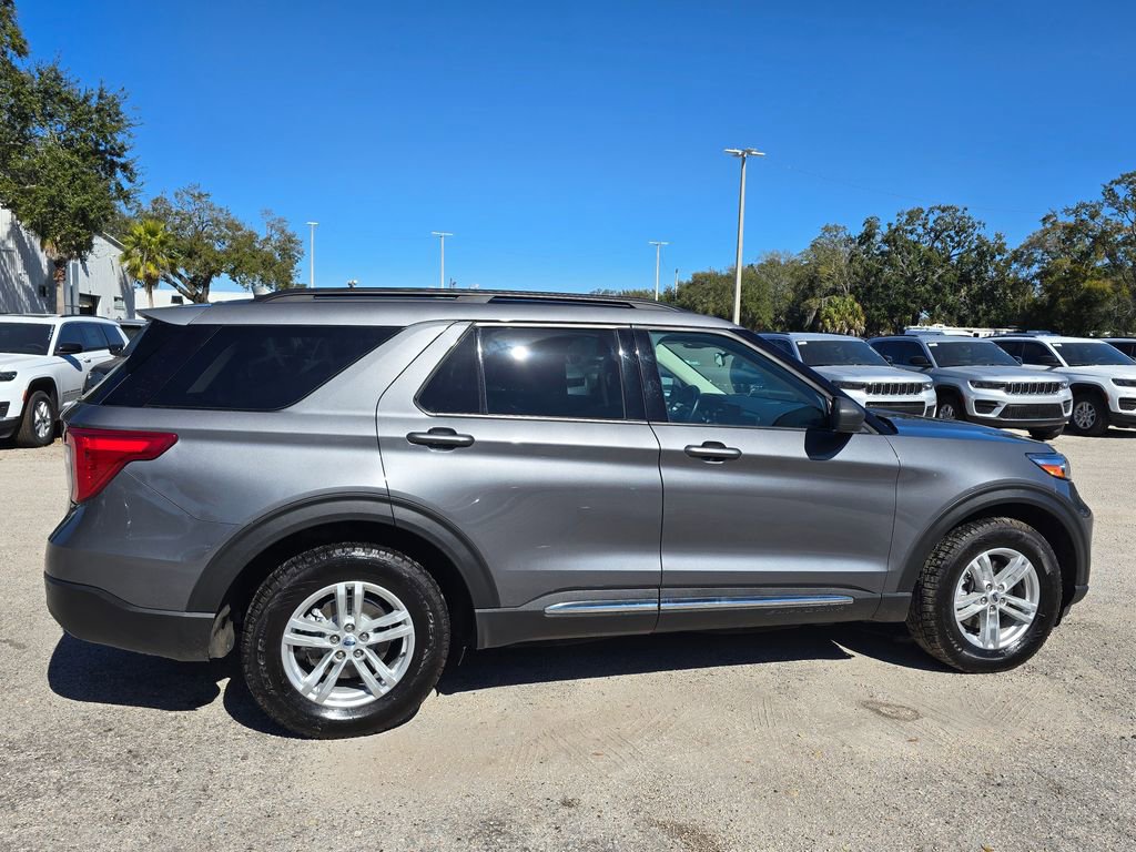 Used 2022 Ford Explorer XLT image 7