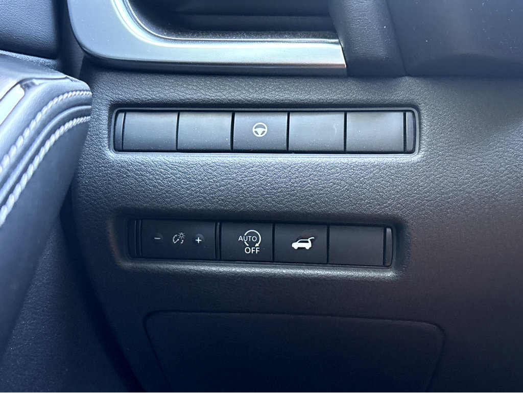 Used 2024 Nissan Rogue SV w/ SV Premium Package image 16