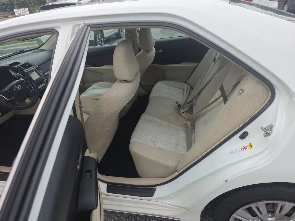 Used 2013 Toyota Camry LE FWD image 17