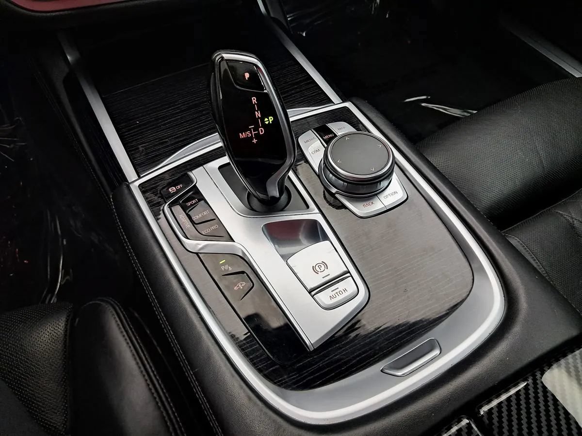 Used 2019 BMW 750i xDrive w/ M Sport Package AWD/4WD image 36