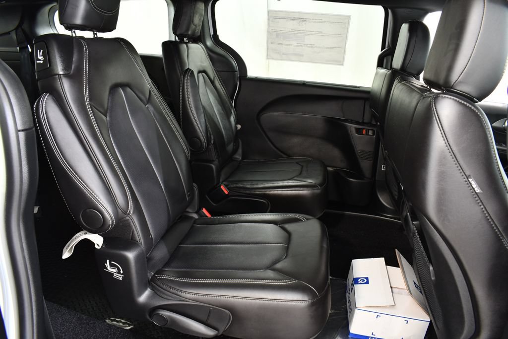 Used 2026 Chrysler Pacifica Select FWD image 20