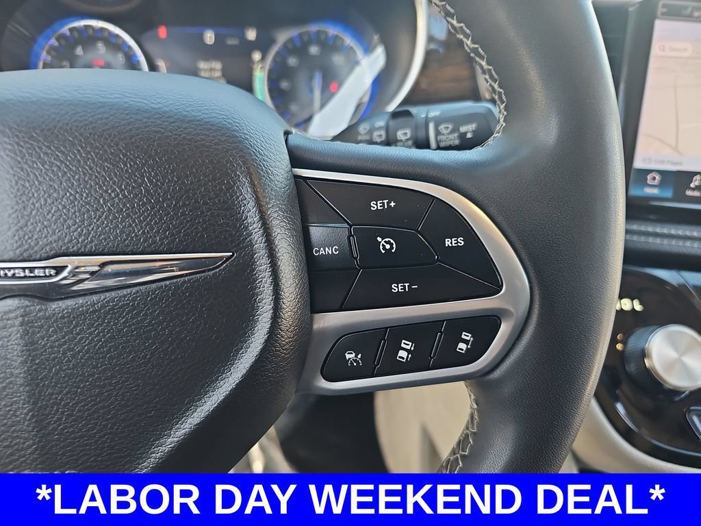 Used 2023 Chrysler Pacifica Limited FWD image 19