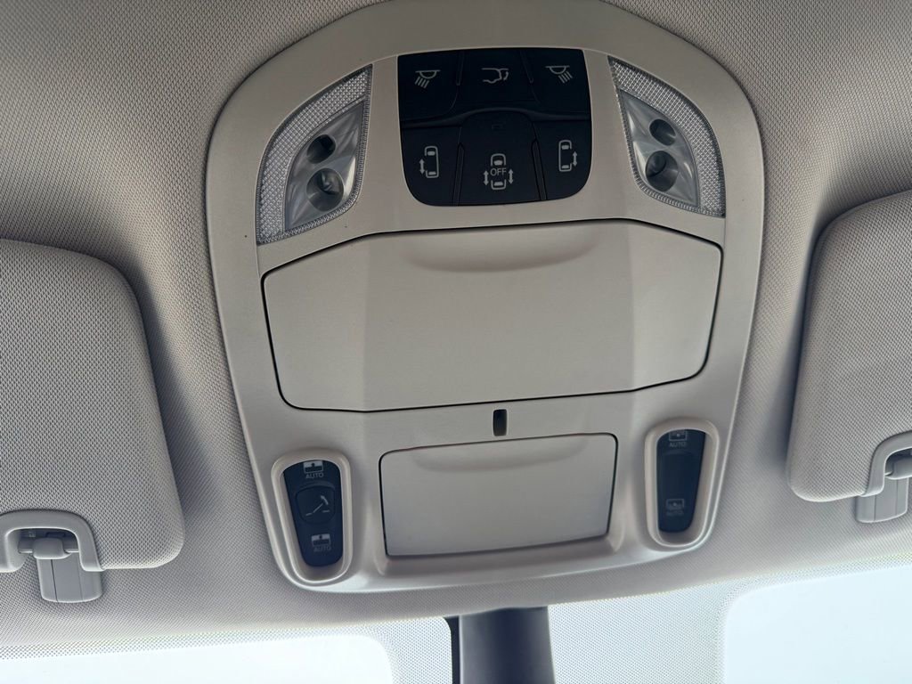 Used 2023 Chrysler Pacifica Limited image 24