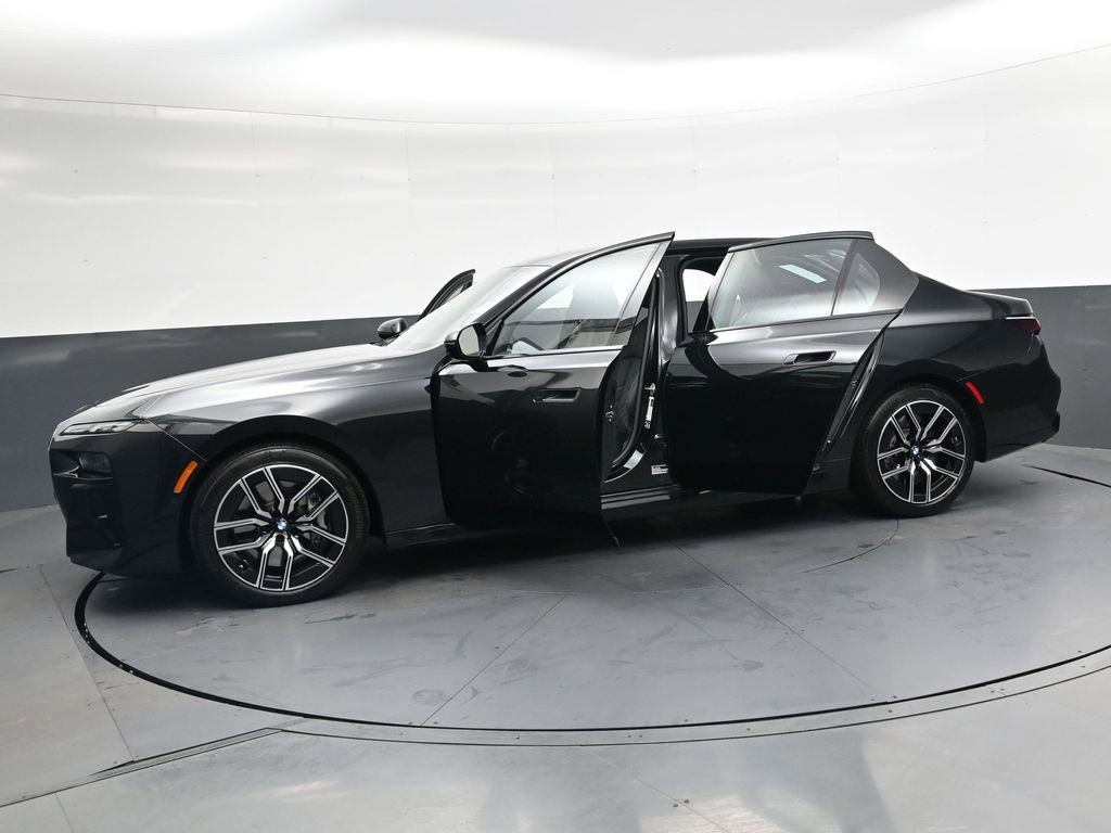 Used 2025 BMW 760i xDrive w/ Luxury Rear Seating Package AWD/4WD image 34