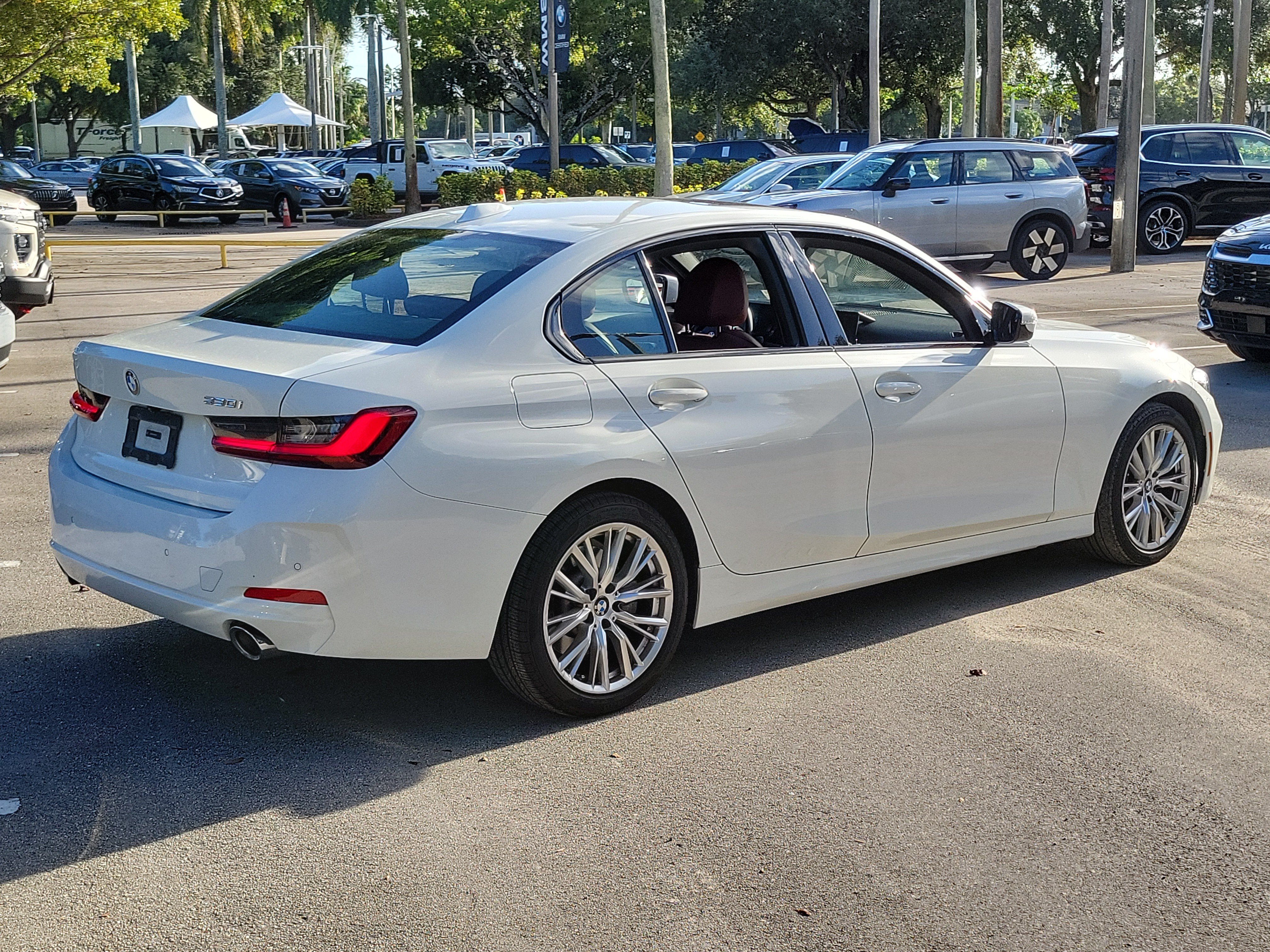 Used 2023 BMW 330i Sedan w/ Driving Assistance Package RWD image 3