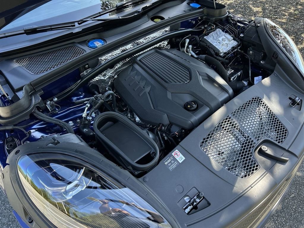 Certified 2025 Porsche Macan Turbo image 30