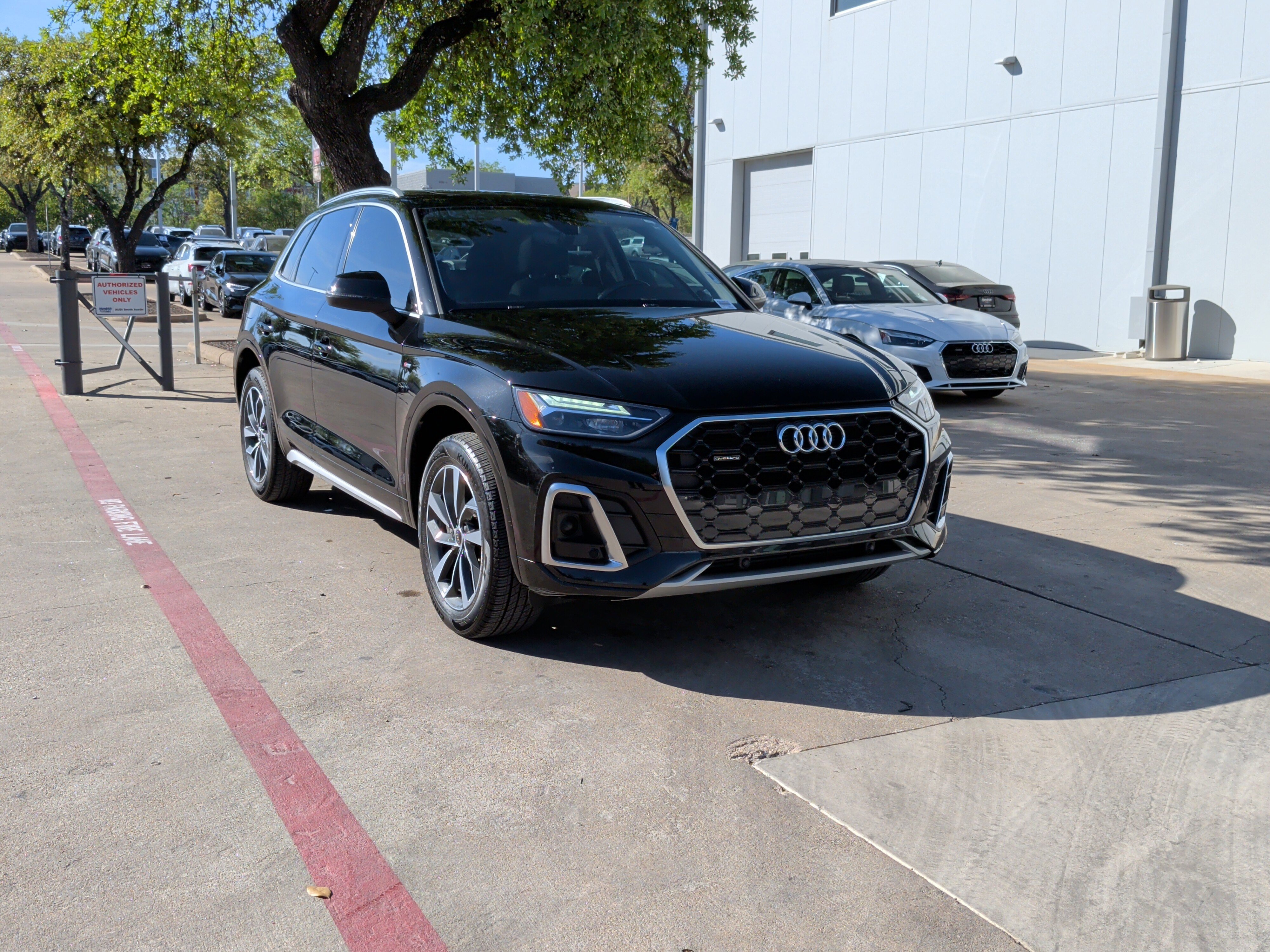 Certified 2023 Audi Q5 2.0T Premium w/ Convenience Package image 2