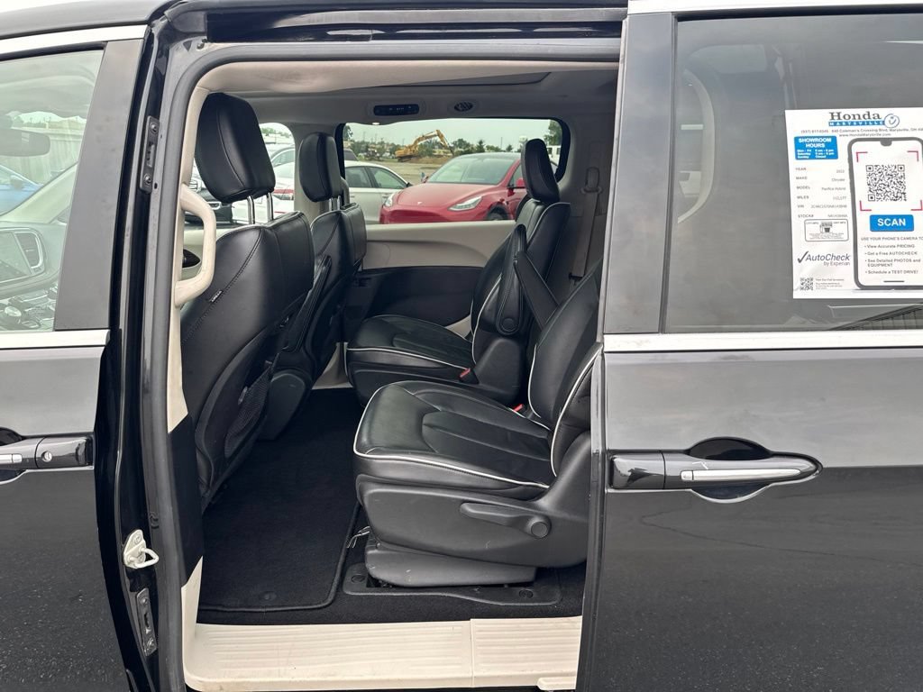 Used 2022 Chrysler Pacifica Limited FWD image 31