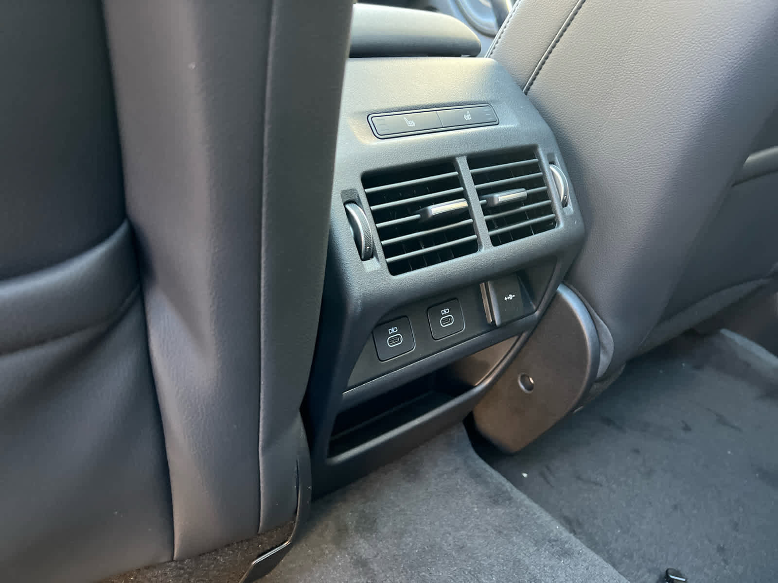 Used 2025 Land Rover Discovery Sport Dynamic SE image 19