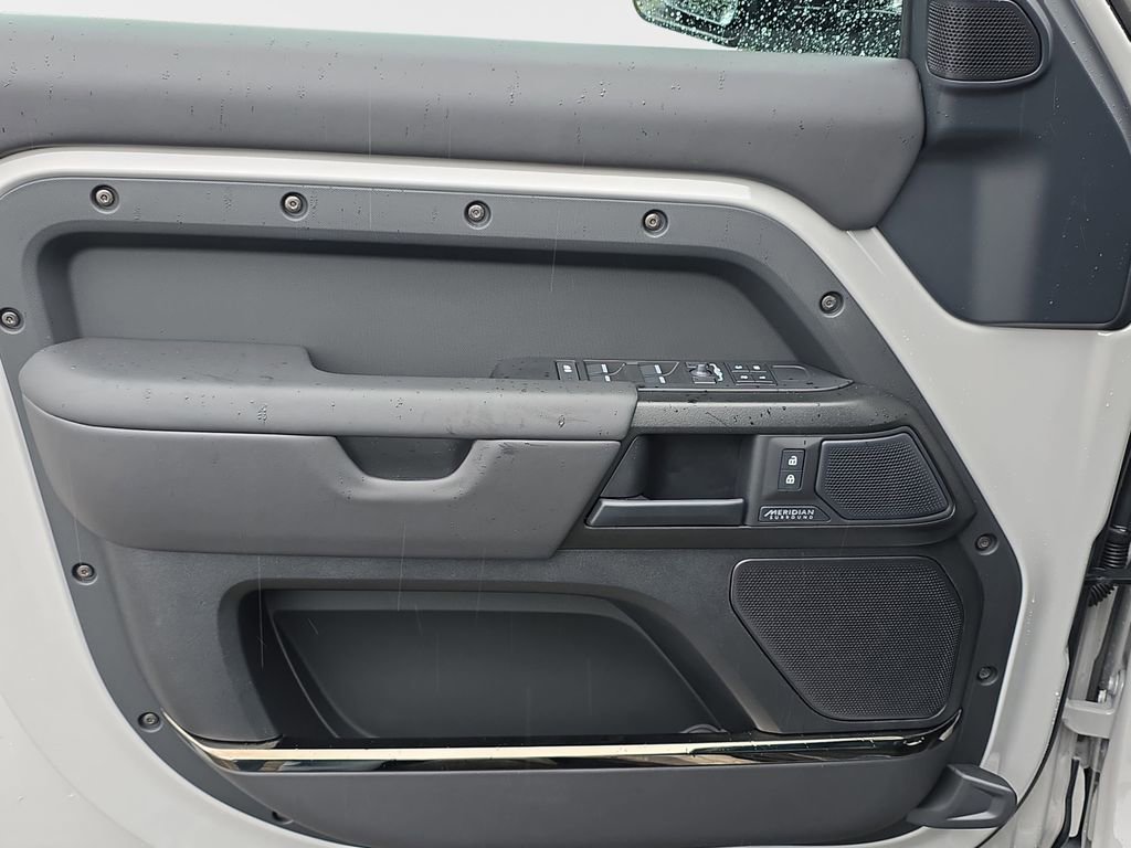 New 2026 Land Rover Defender 110 OCTA image 27