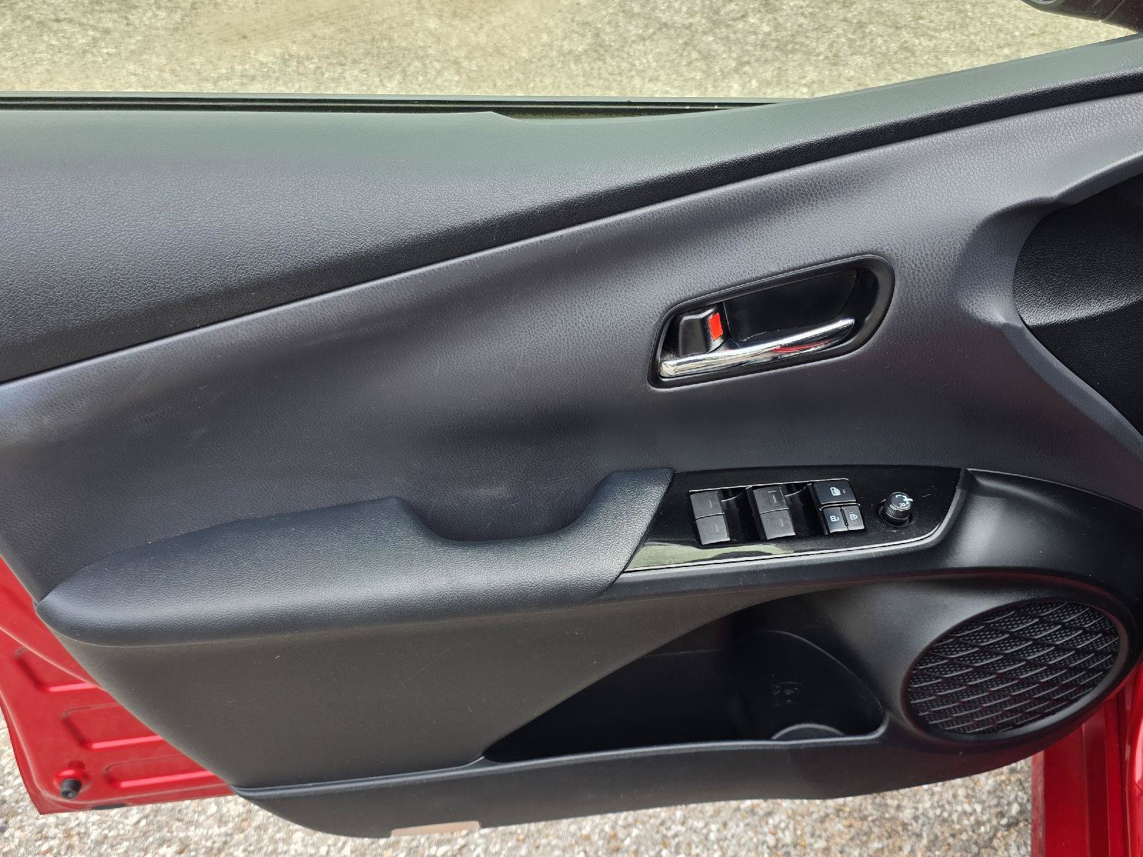 Used 2019 Toyota Prius LE FWD image 34