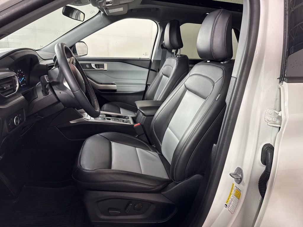 Used 2023 Ford Explorer XLT w/ Equipment Group 202A image 16