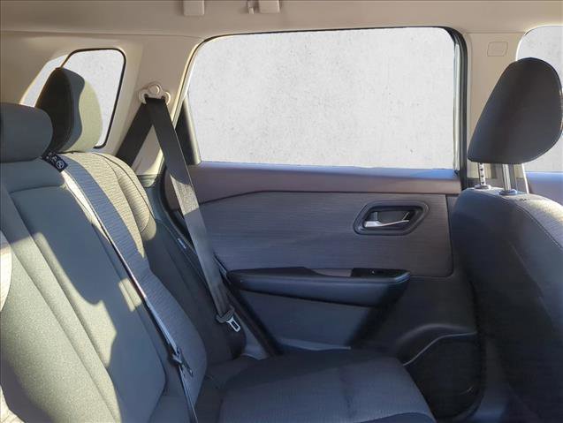 Used 2023 Nissan Rogue SV image 15