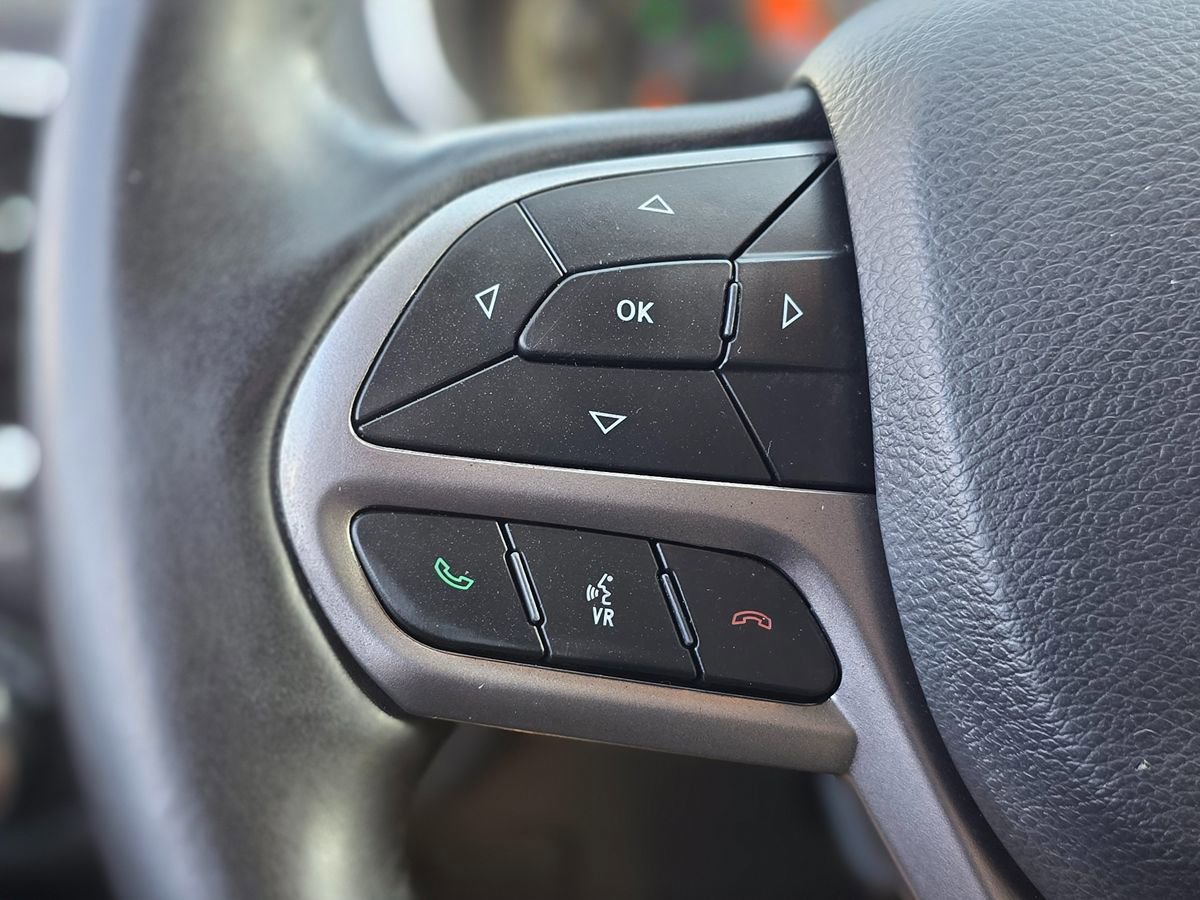 Used 2019 Jeep Cherokee Limited image 28
