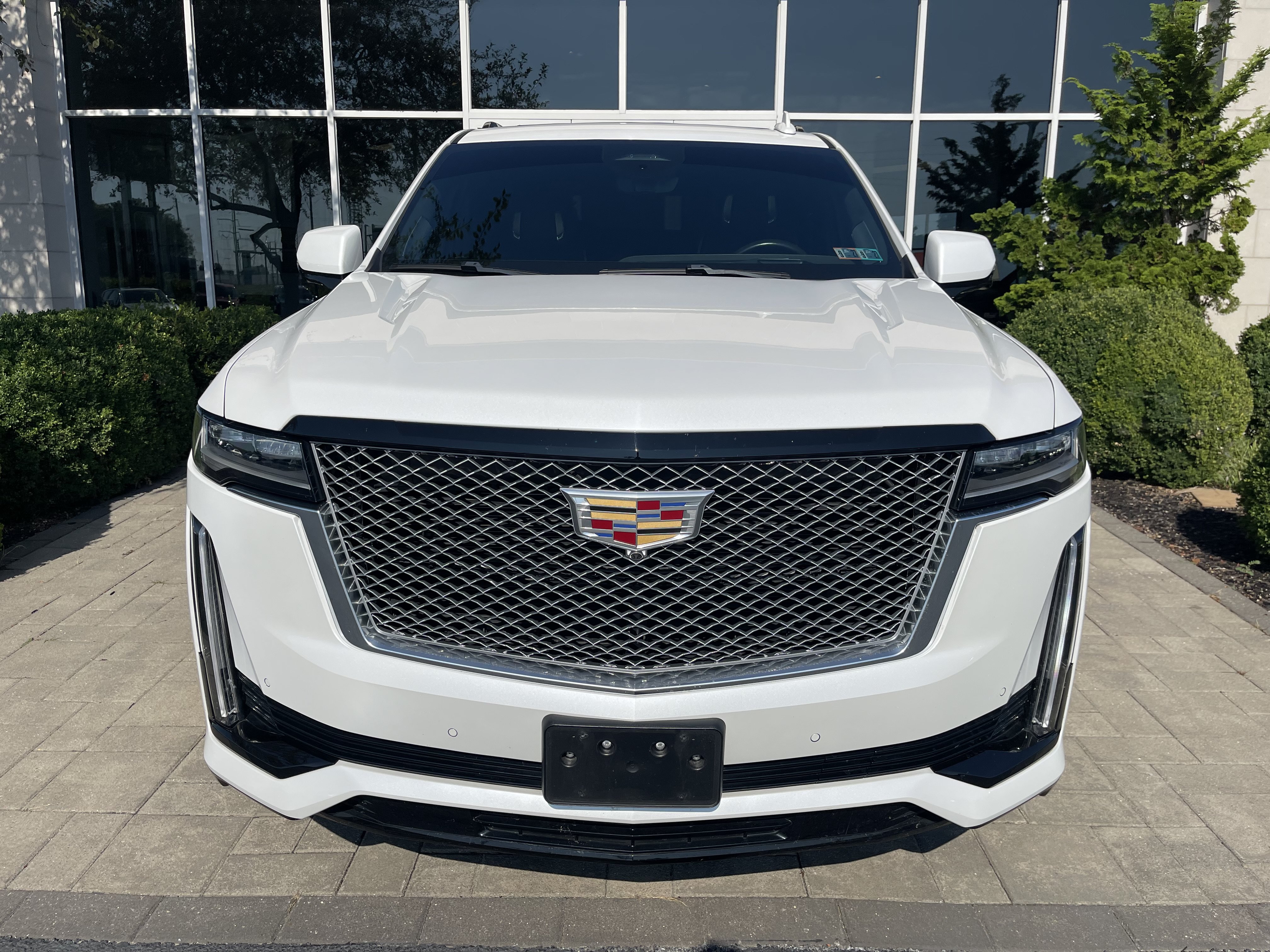 Used 2023 Cadillac Escalade Premium Luxury Platinum AWD/4WD image 2