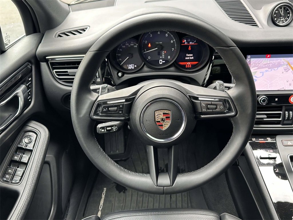 Certified 2025 Porsche Macan image 15