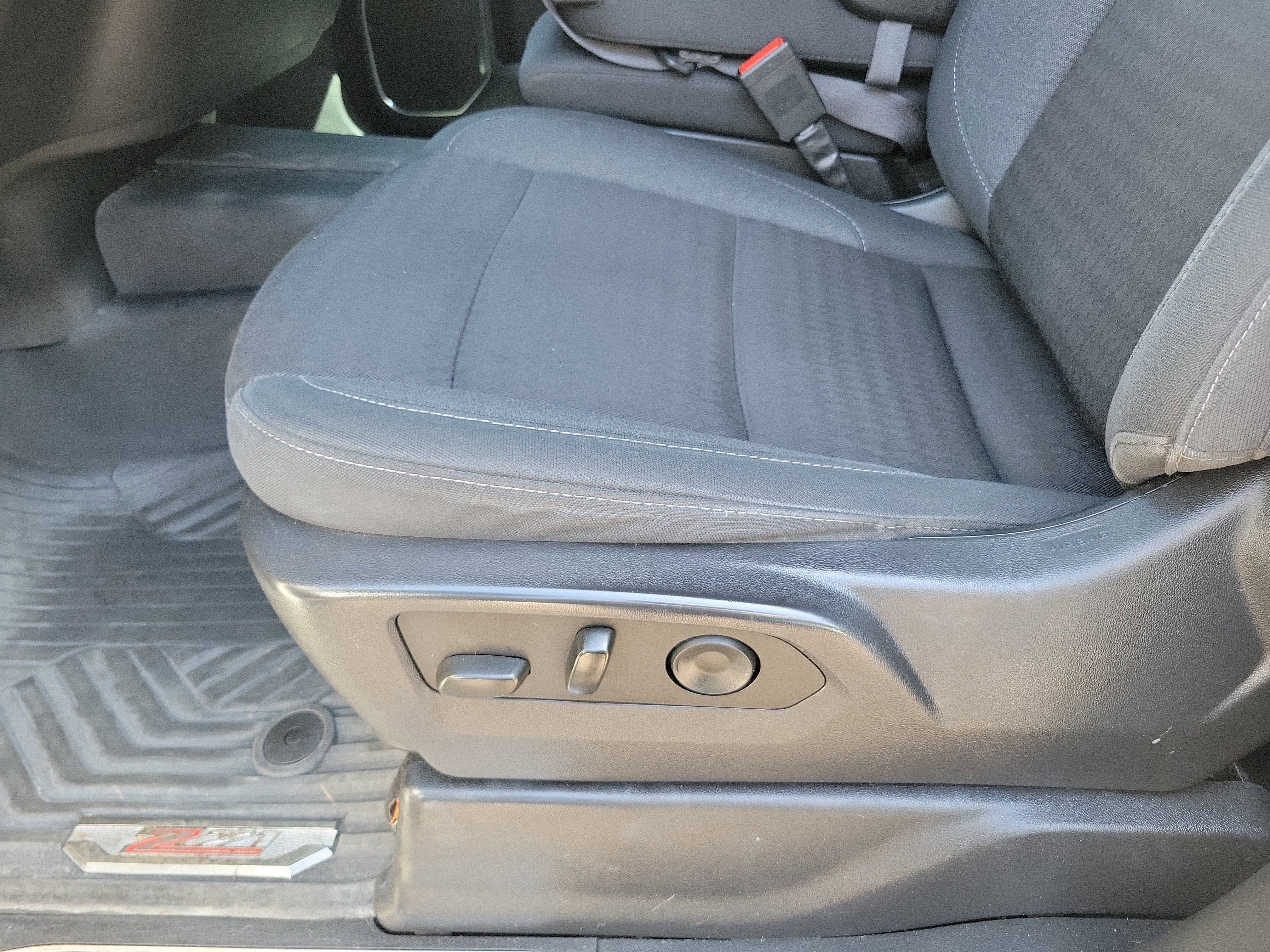 Used 2024 Chevrolet Silverado 2500 LT AWD/4WD image 5