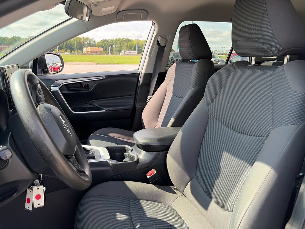 Used 2020 Toyota RAV4 LE w/ All Weather Liner Package AWD/4WD image 16