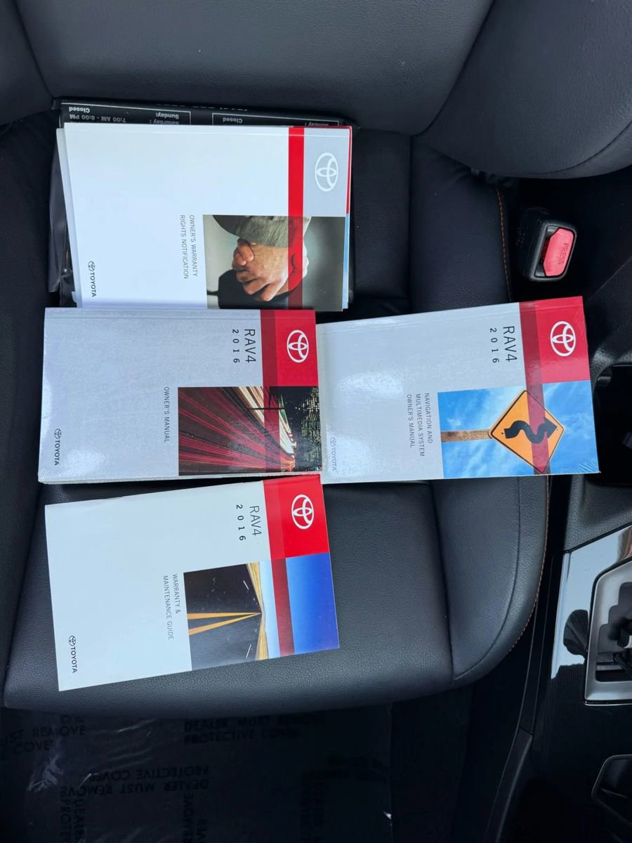 Used 2016 Toyota RAV4 SE image 23