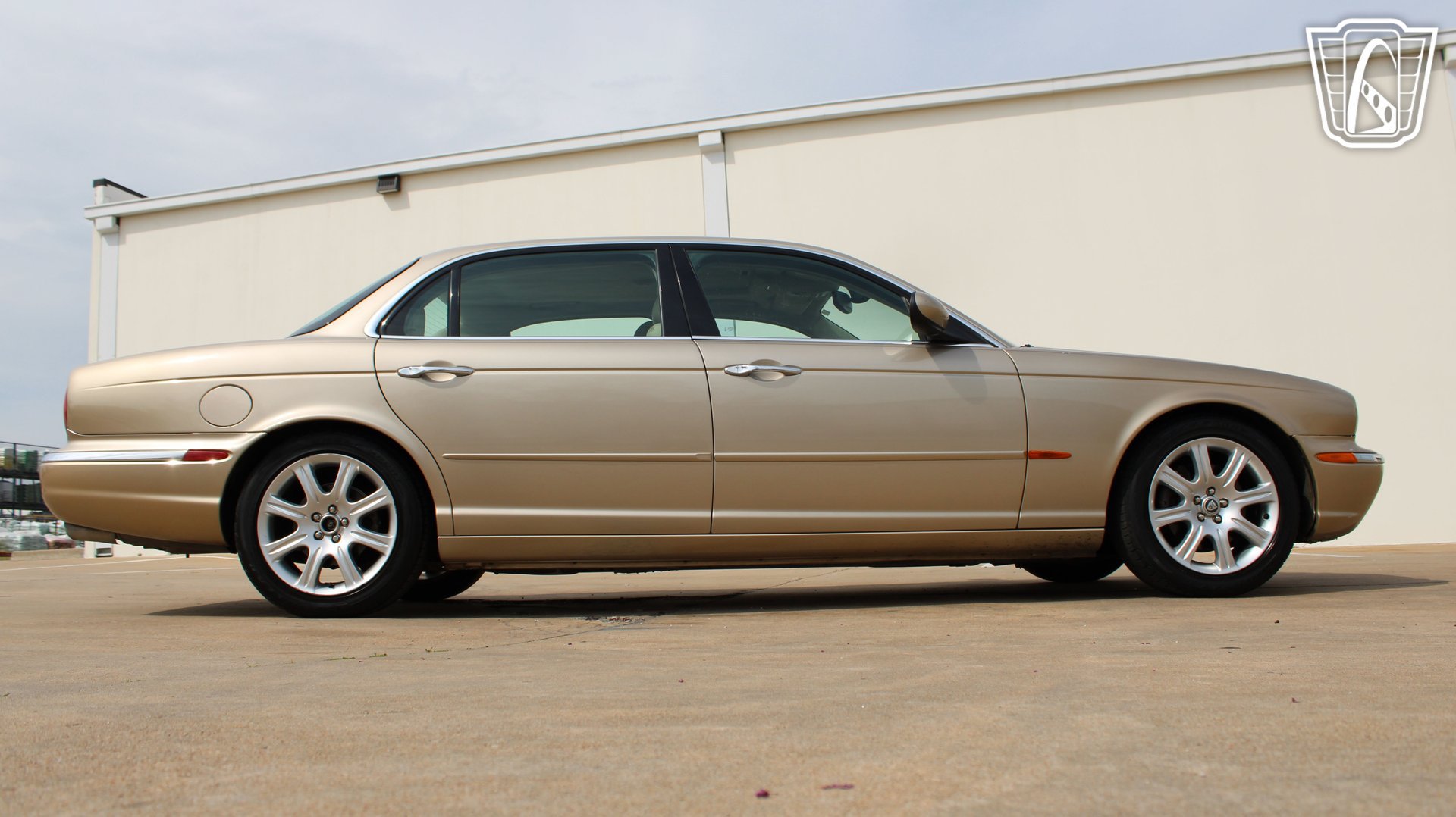 Used 2005 Jaguar XJ8 RWD image 5