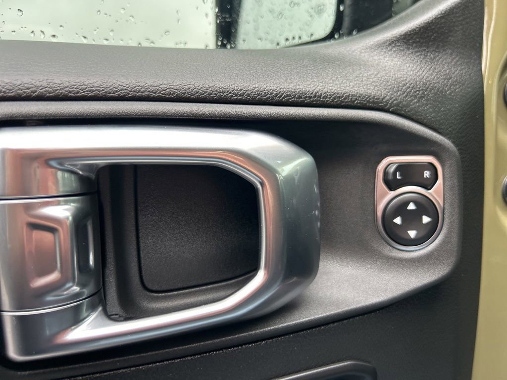 Used 2025 Jeep Wrangler Sport S image 18