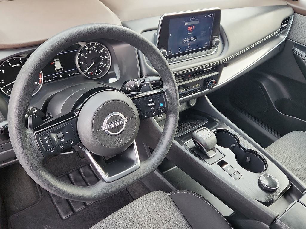 Used 2023 Nissan Rogue SV image 7