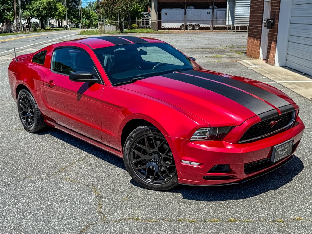 Used 2013 Ford Mustang Coupe RWD image 26