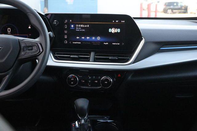 Used 2025 Chevrolet Trax LT image 21