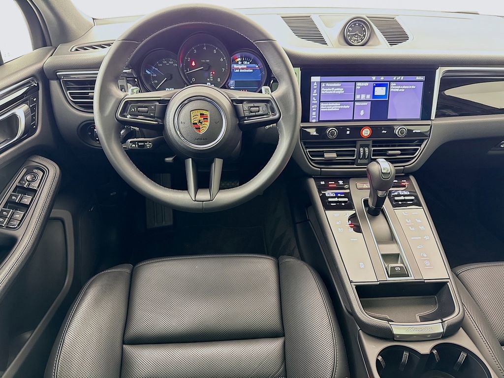 Certified 2025 Porsche Macan AWD/4WD image 26