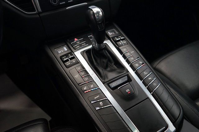 Used 2018 Porsche Macan image 43