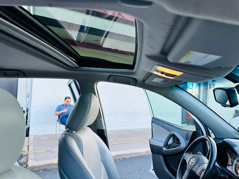 Used 2012 Toyota RAV4 Limited image 16