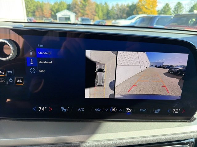 Used 2024 Chevrolet Traverse LT image 16