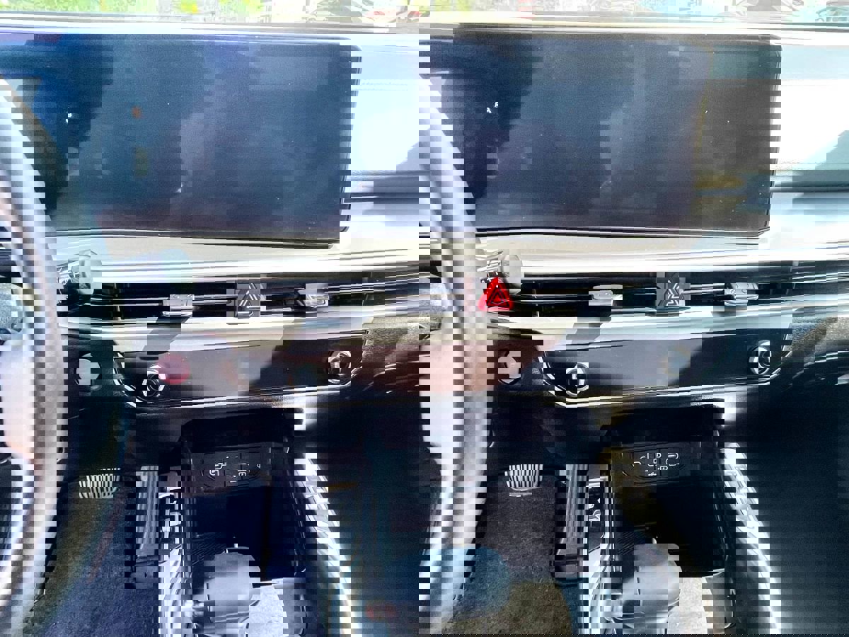 Used 2024 Kia Sorento S w/ Panoramic Sunroof Package image 12