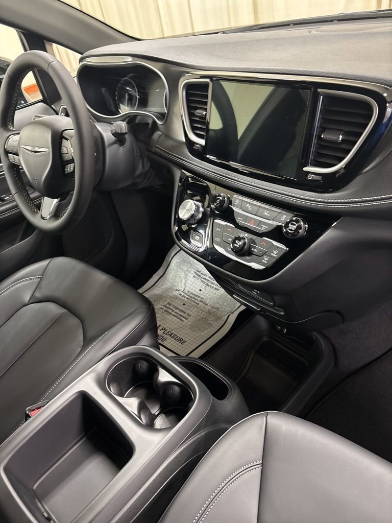 New 2026 Chrysler Pacifica Select w/ S Appearance Package image 29