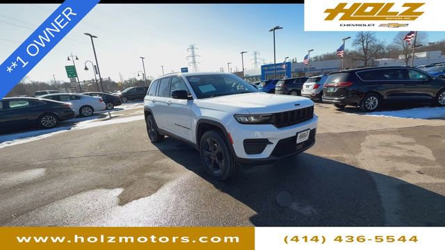 Used 2023 Jeep Grand Cherokee Altitude image 2